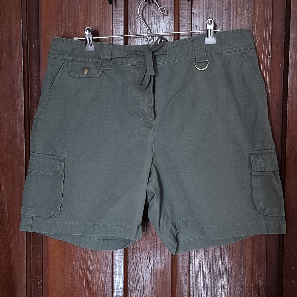 Jones New York Sport Army Green Shorts Size 14 - Picture 1 of 7